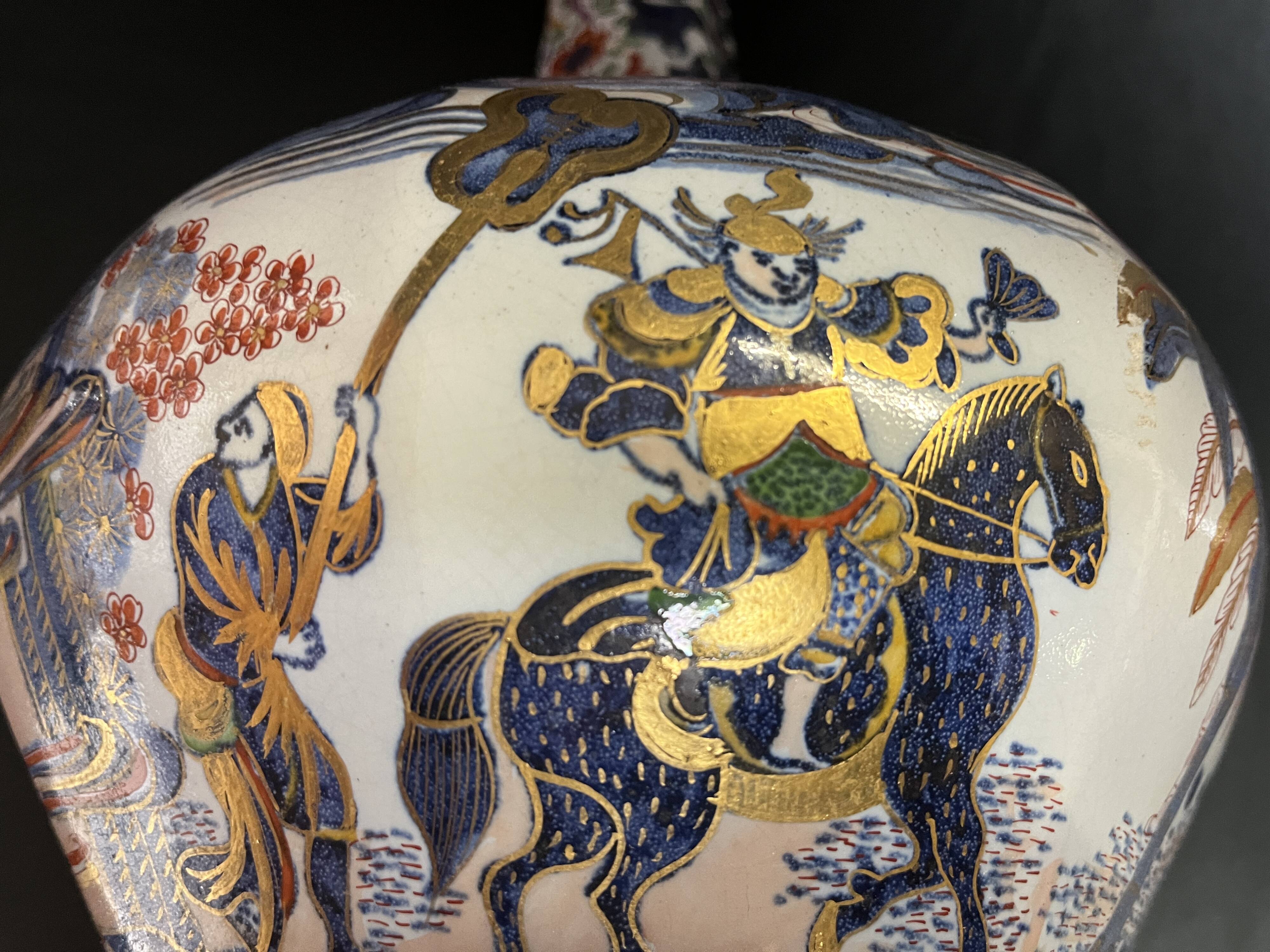 Delft, important vase pans coupés faïence émaillée XIXème
