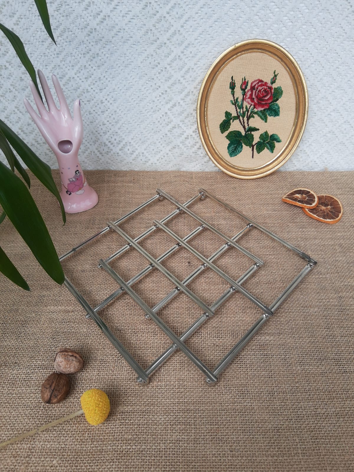 Stretchy silver metal flat bottom