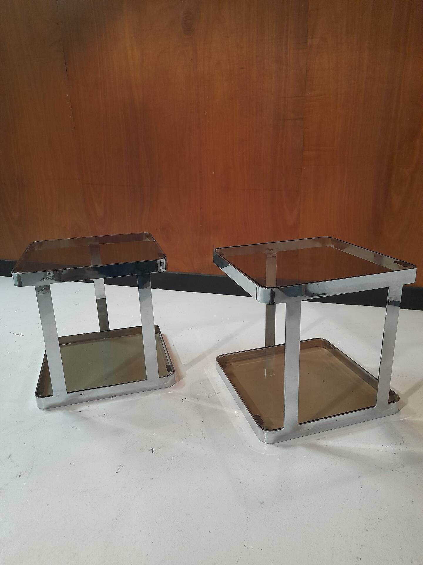 Paire de tables d'appoint ou bouts de canapé vintage