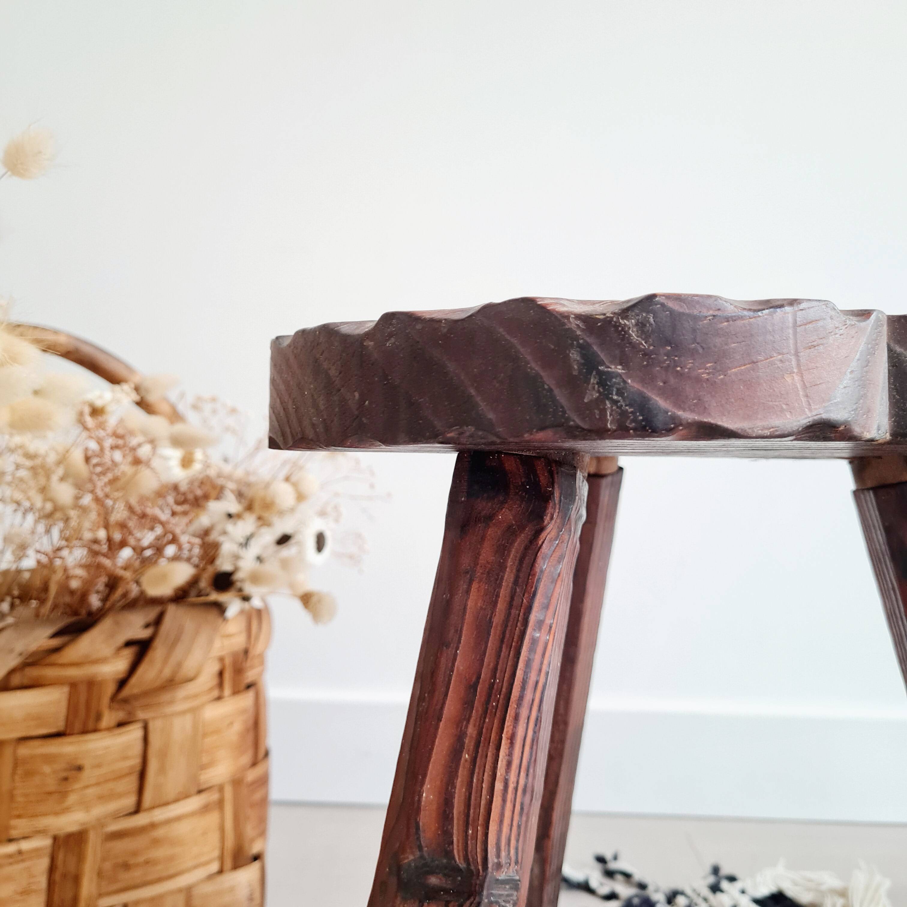 Tabouret tripode bois - look chalet brutaliste