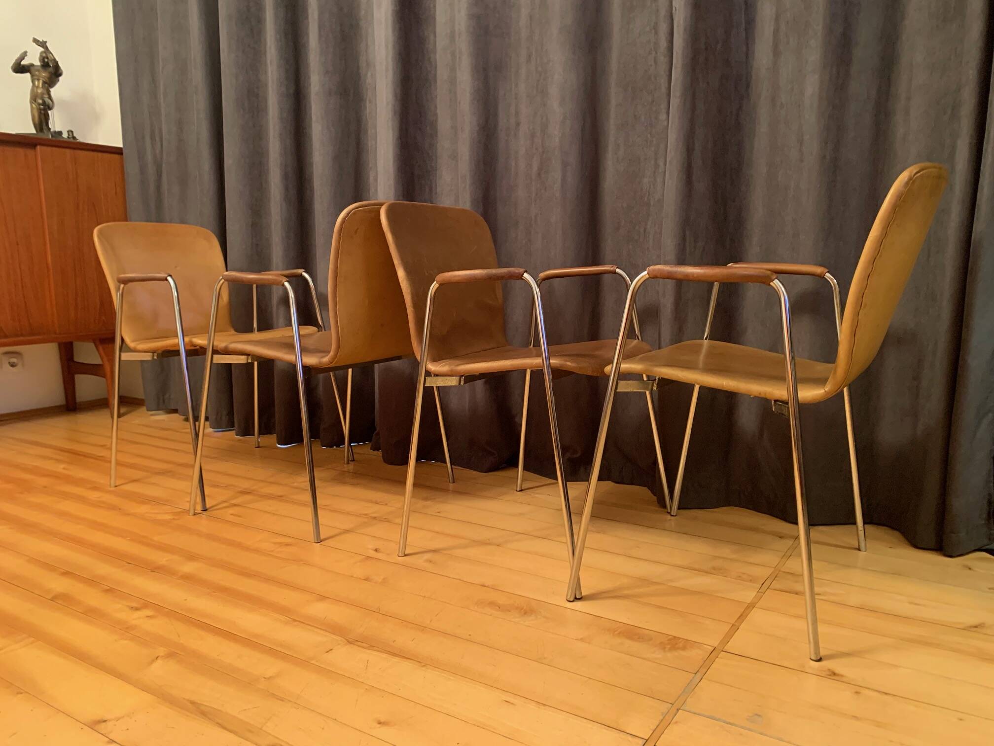 Ensemble de quatre chaises, Italie, années 1960