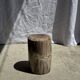 Petite table d'appoint en bois pétrifié beige gris H28 D18 - 3325