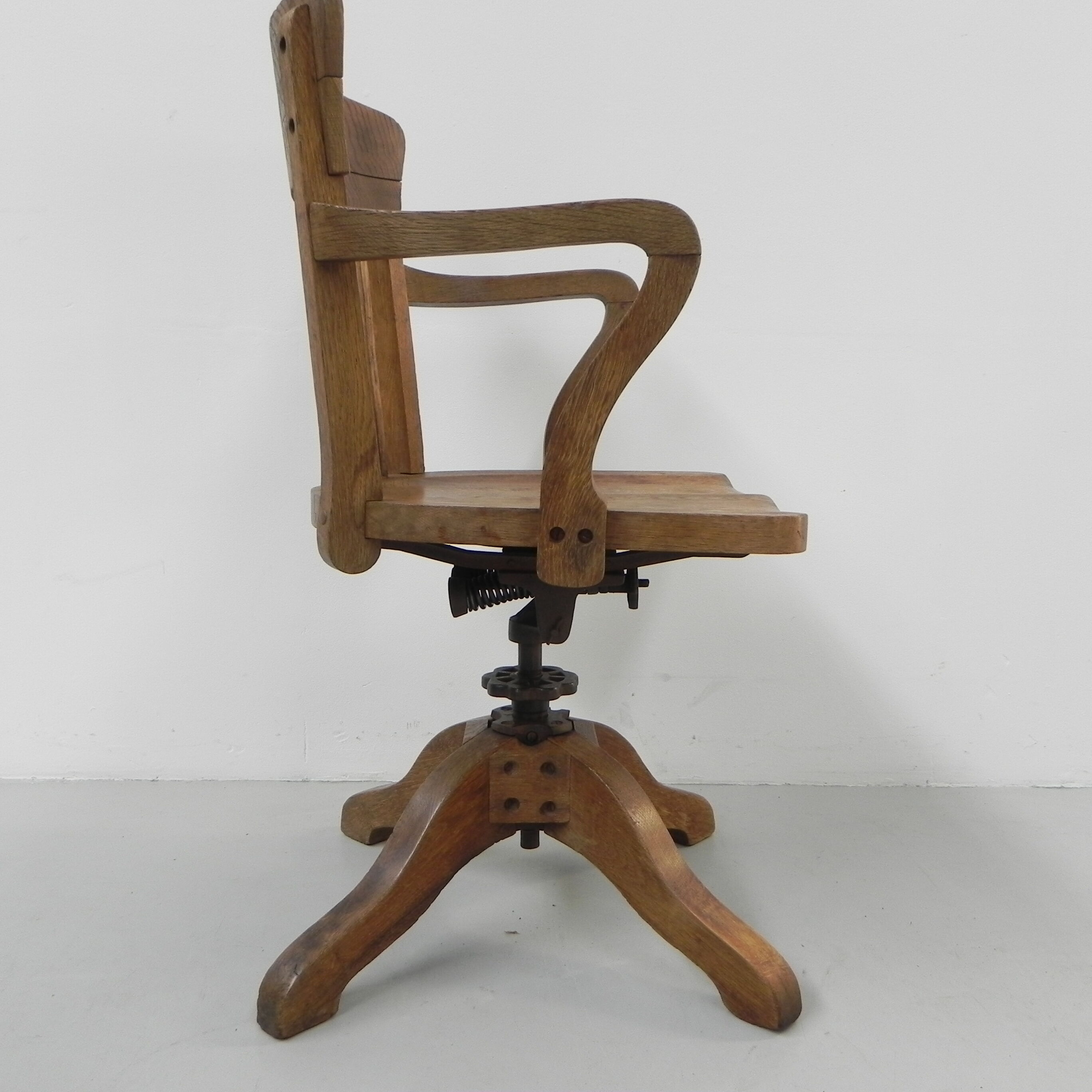 Oak office chair with spring mechanism and armrests