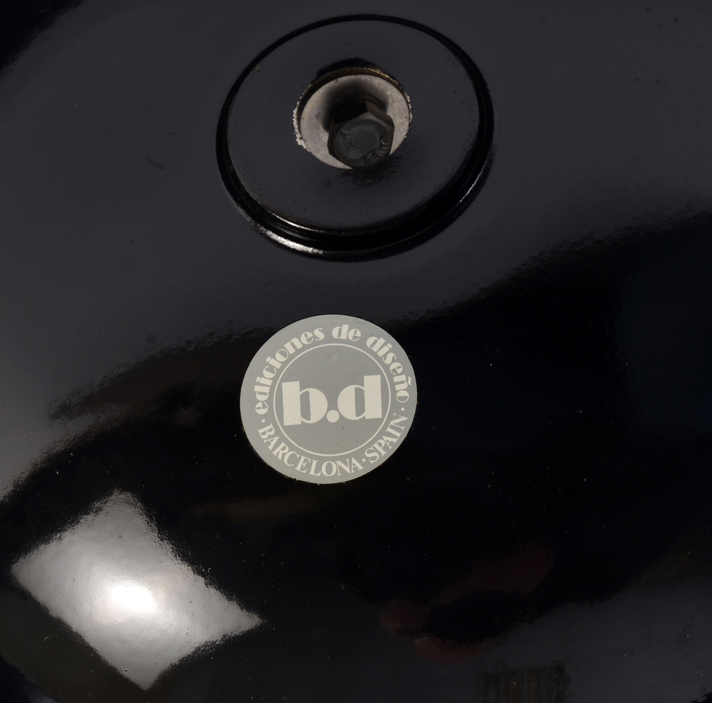 Standing ashtray