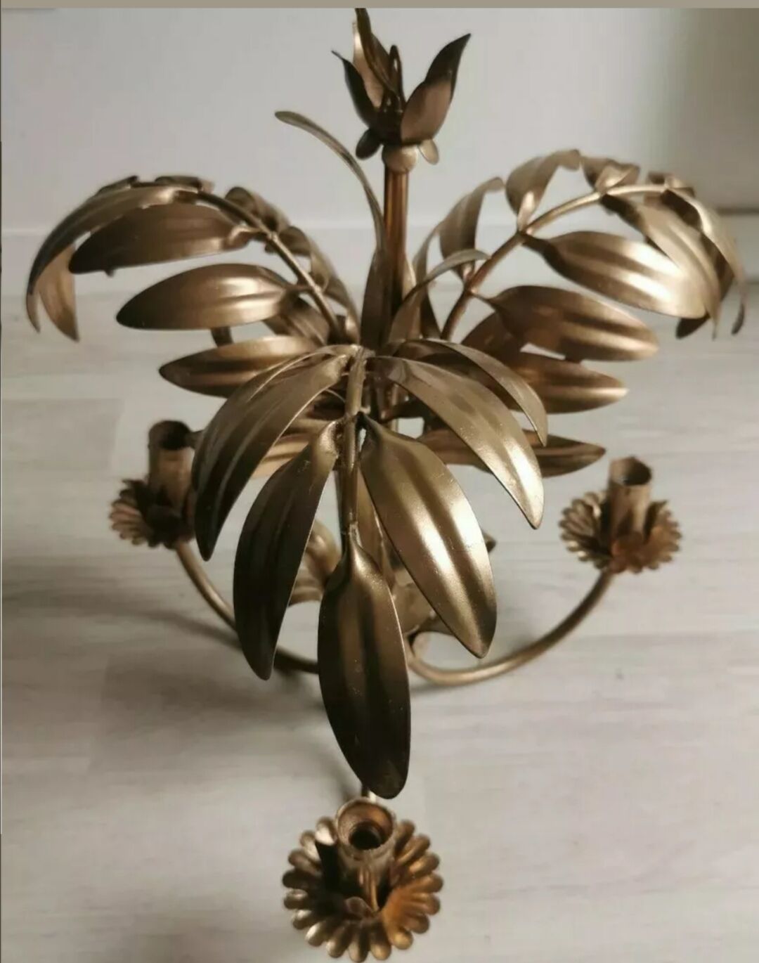 Golden metal palm lamp