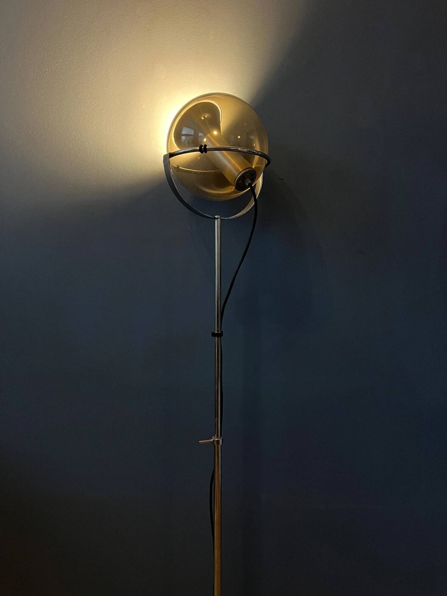Raak 'Globe' vintage eyeball floor lamp by Frank Ligtelijn