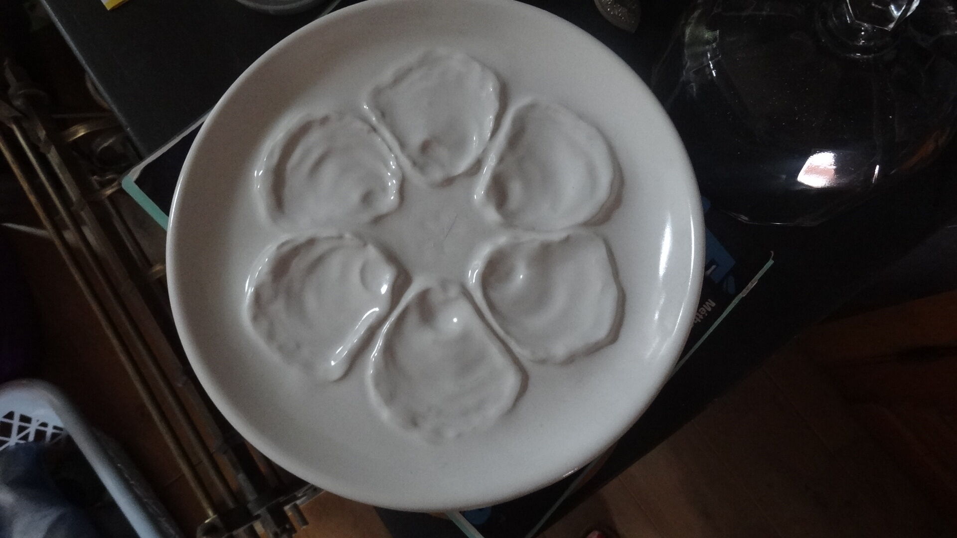 Oyster plates and shellfish