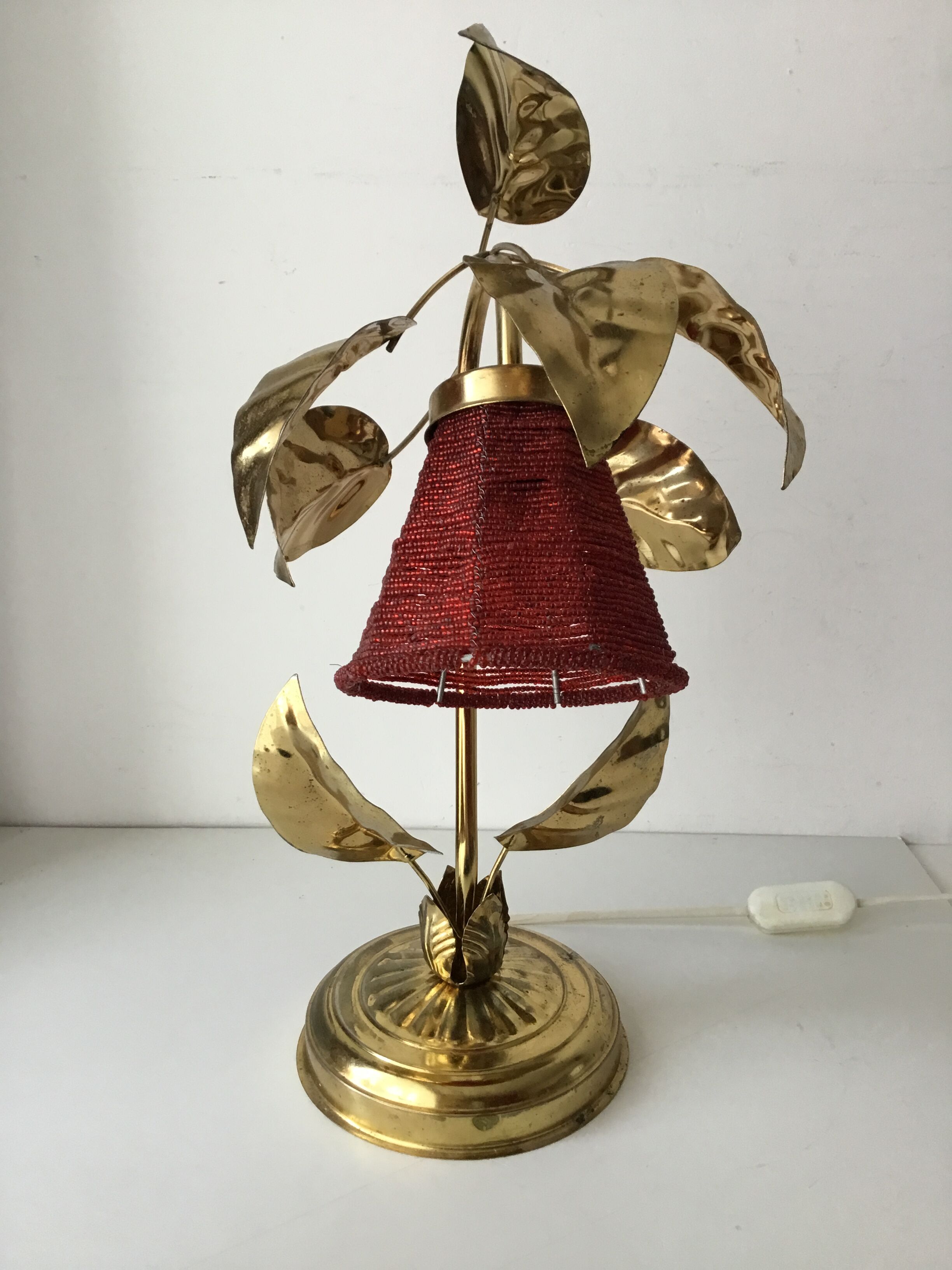 Floor lamp in gold metal