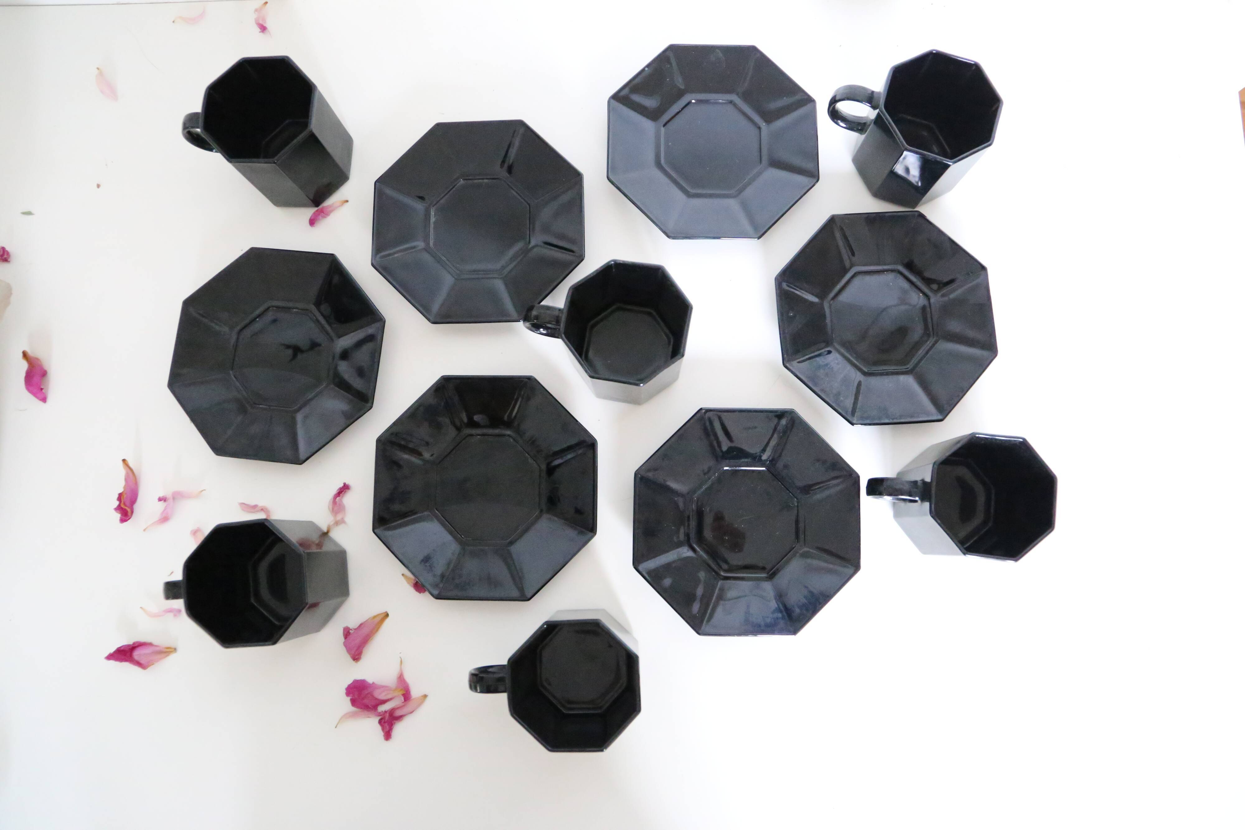 Set de 6 tasses et sous tasses noires, Arcoroc, série Octime, 1980, vintage français