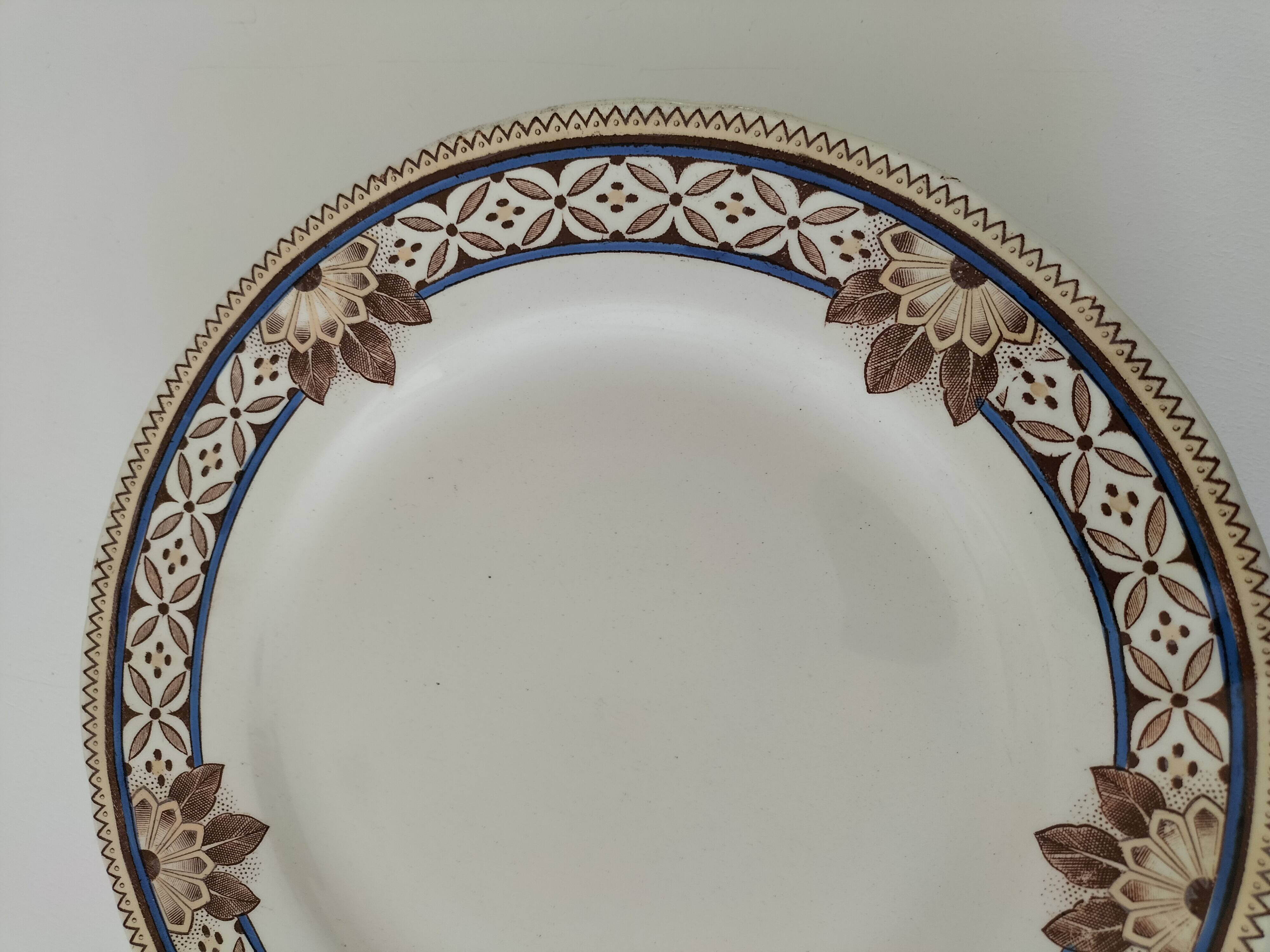 Dish on pedestal Creil & Montereau Mauresque blue brown