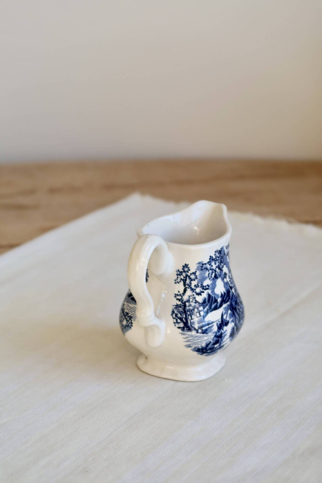 Vintage Myott milk jug "The Hunter" - English blue and white porcelain