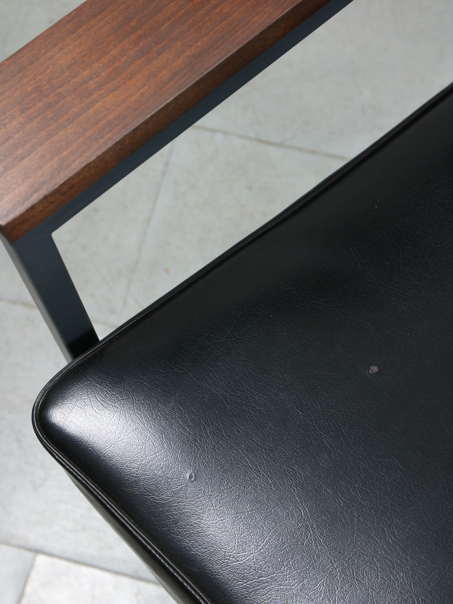 Fauteuil lounge vintage noir Bauhaus, années 70