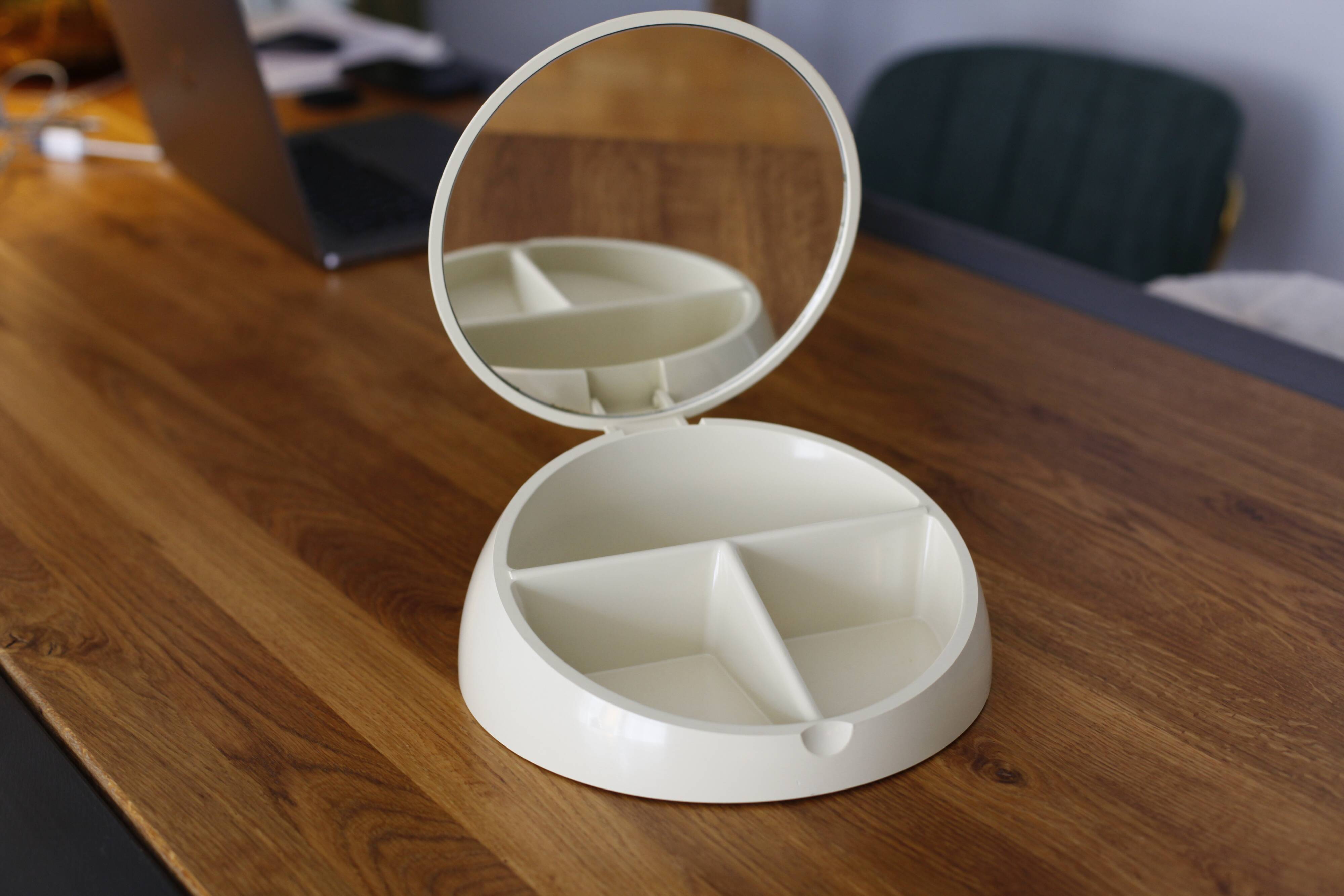 Makio Hasuike's design makeup box for Gedy