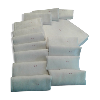 Lot Nappe and 14 assorted towels. Damasé Lin / Silk