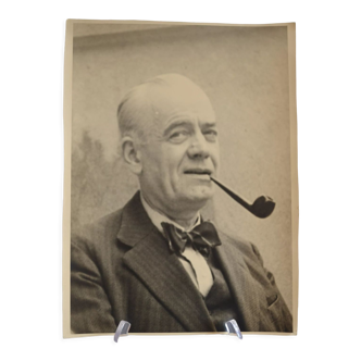 Anonymous silver photo portrait of a man with a pipe