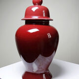 Covered vase, Chinese ginger jar in oxblood and celadon ceramic.