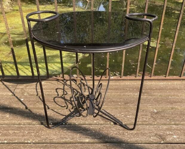Jolie table basse design scandinave métal et verre 1950.