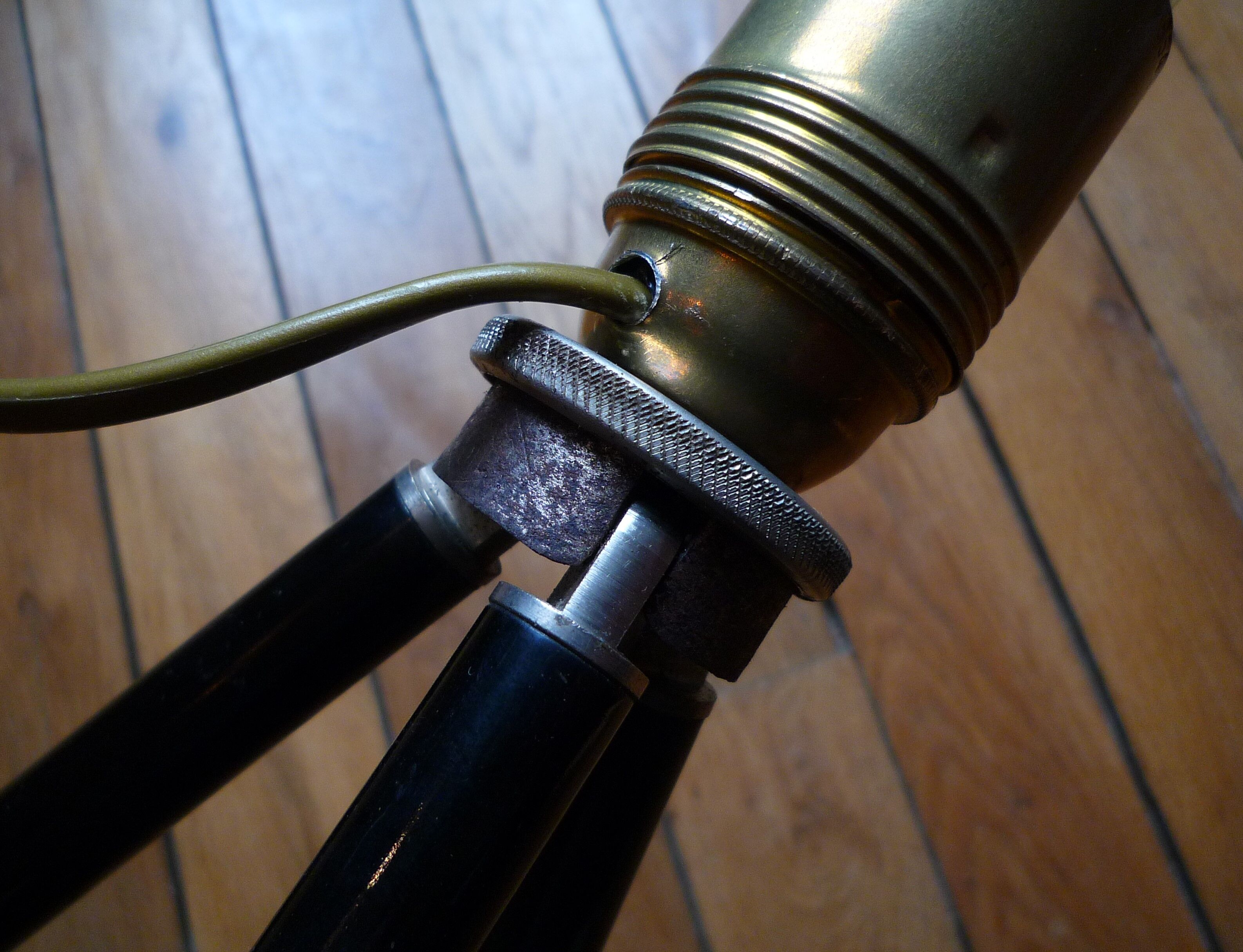 Industrial style tripod lamp, old tripod 1930s