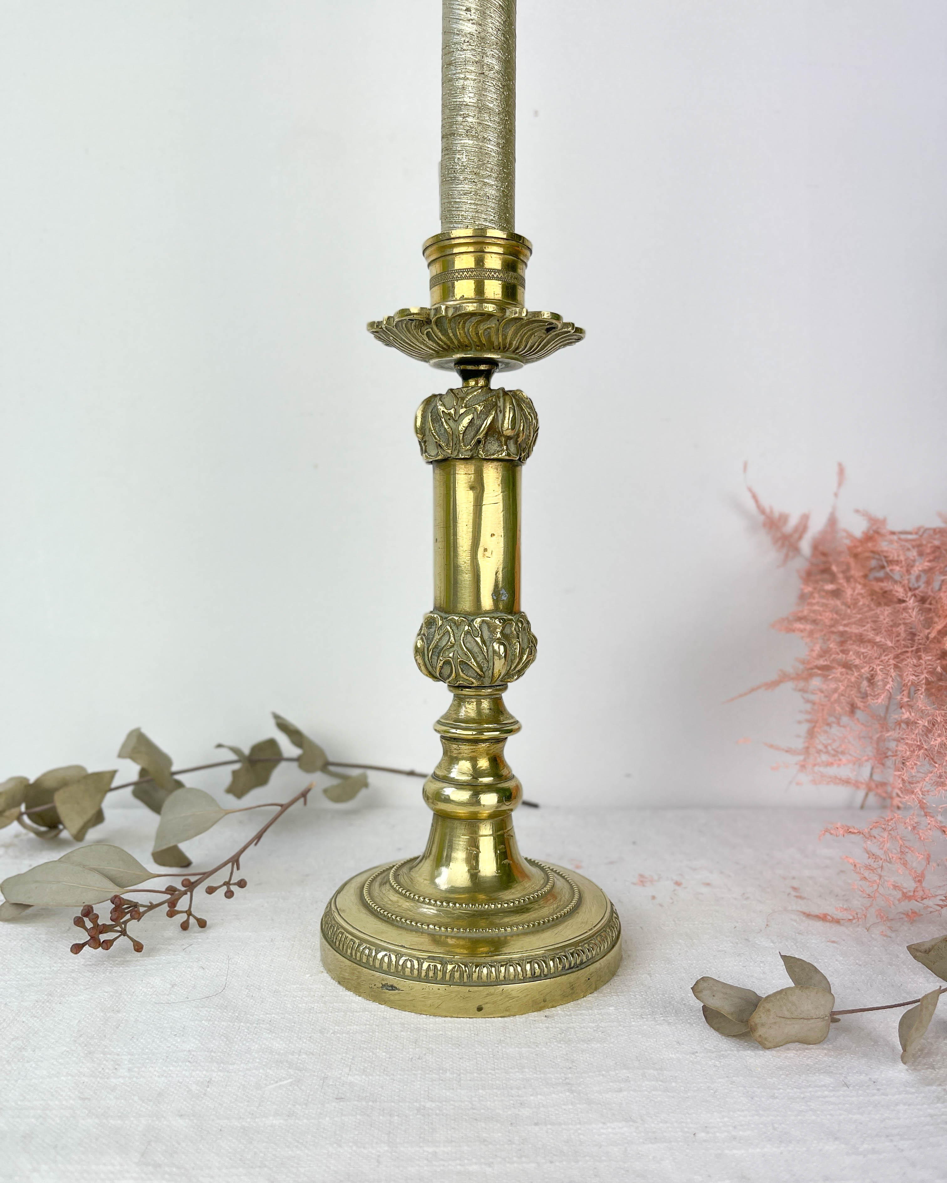 Candle holder in chiseled bronze Louis XVI style