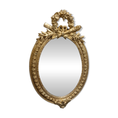 Golden oval mirror from the 19th century.