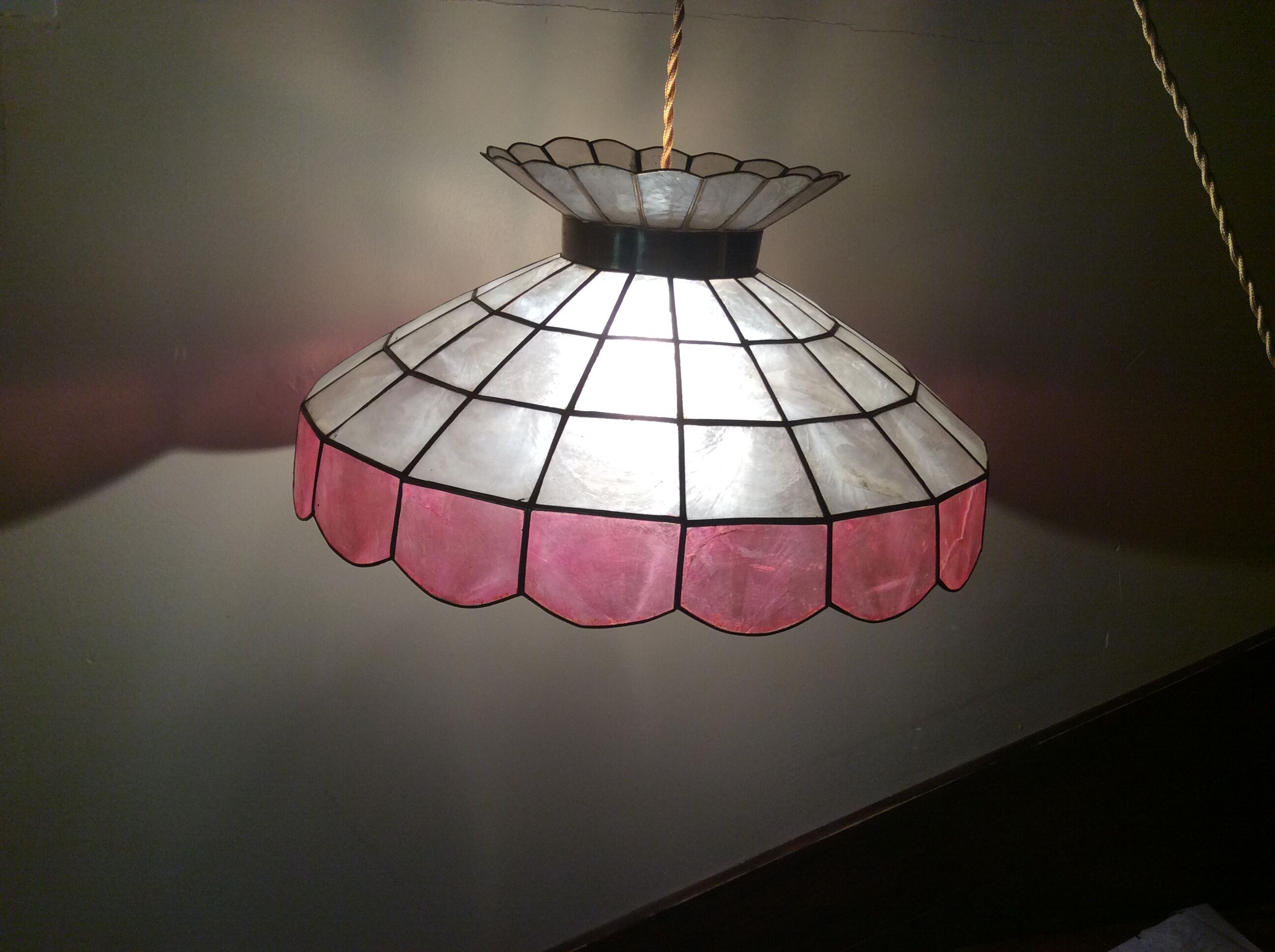 Mother-of-pearl suspension