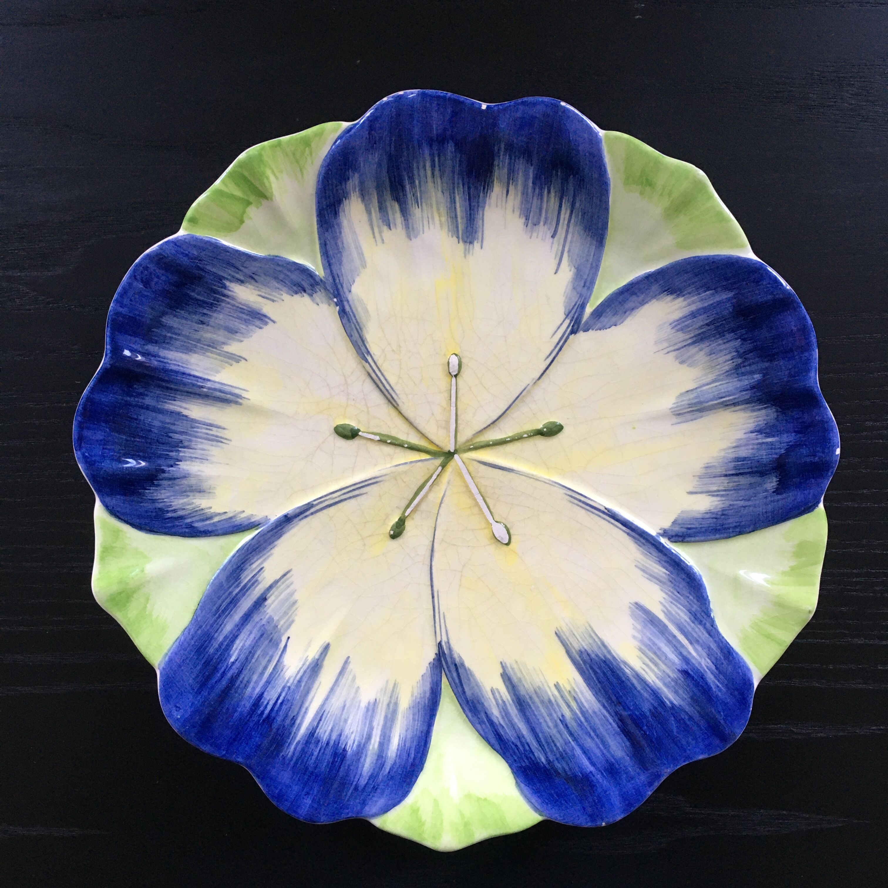 Flower dish dabbling