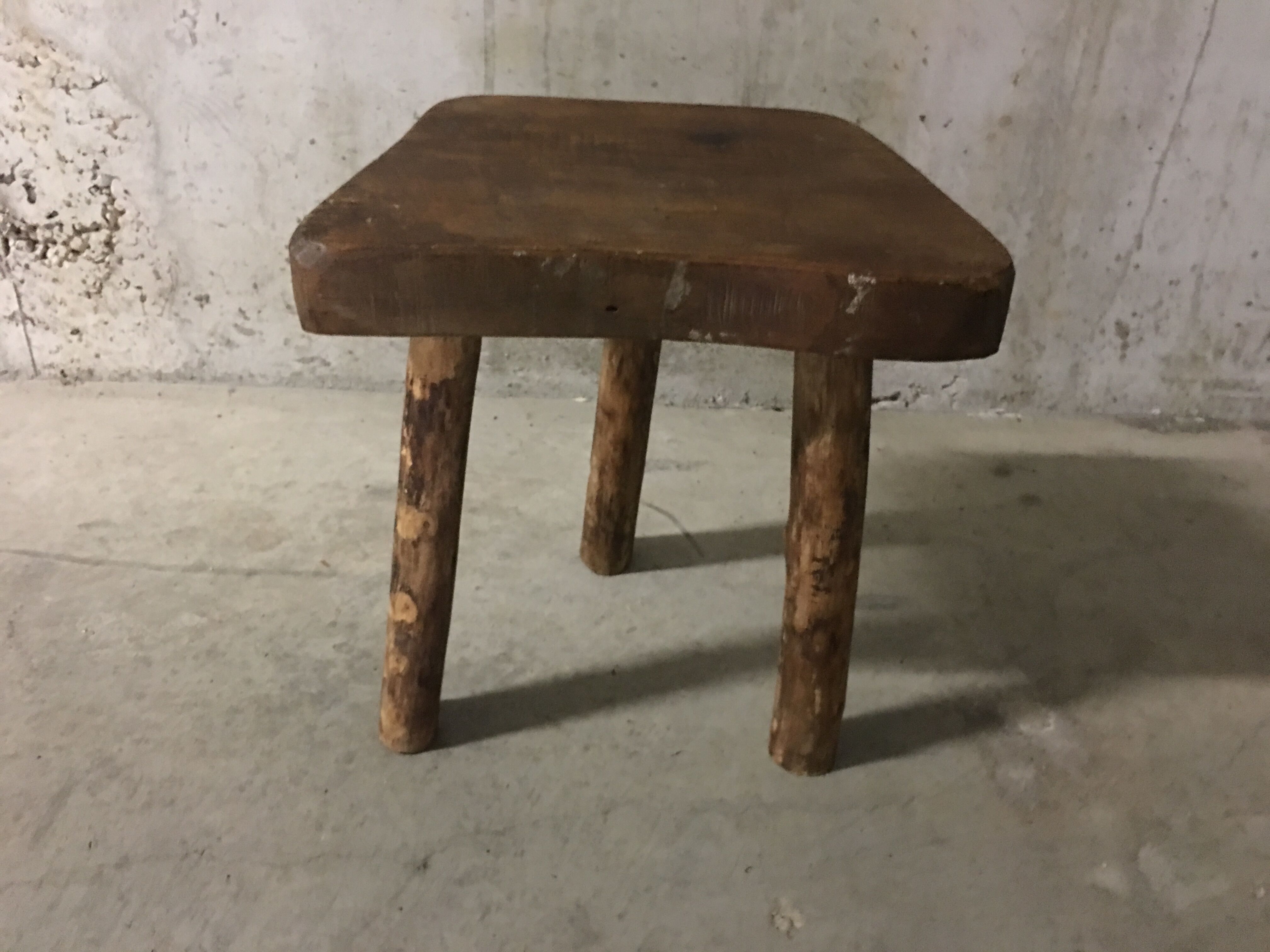 Farm tripod stool