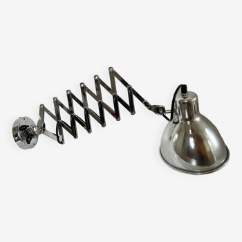 Vintage accordion wall light in chrome metal.