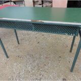 Table en métal et bois stratifié vert