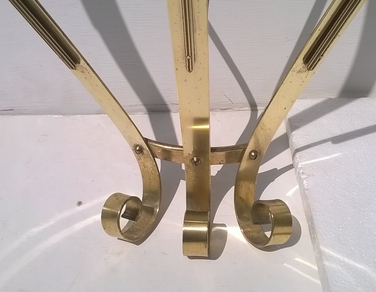 Console italienne en laiton avec haut en verre années 1940