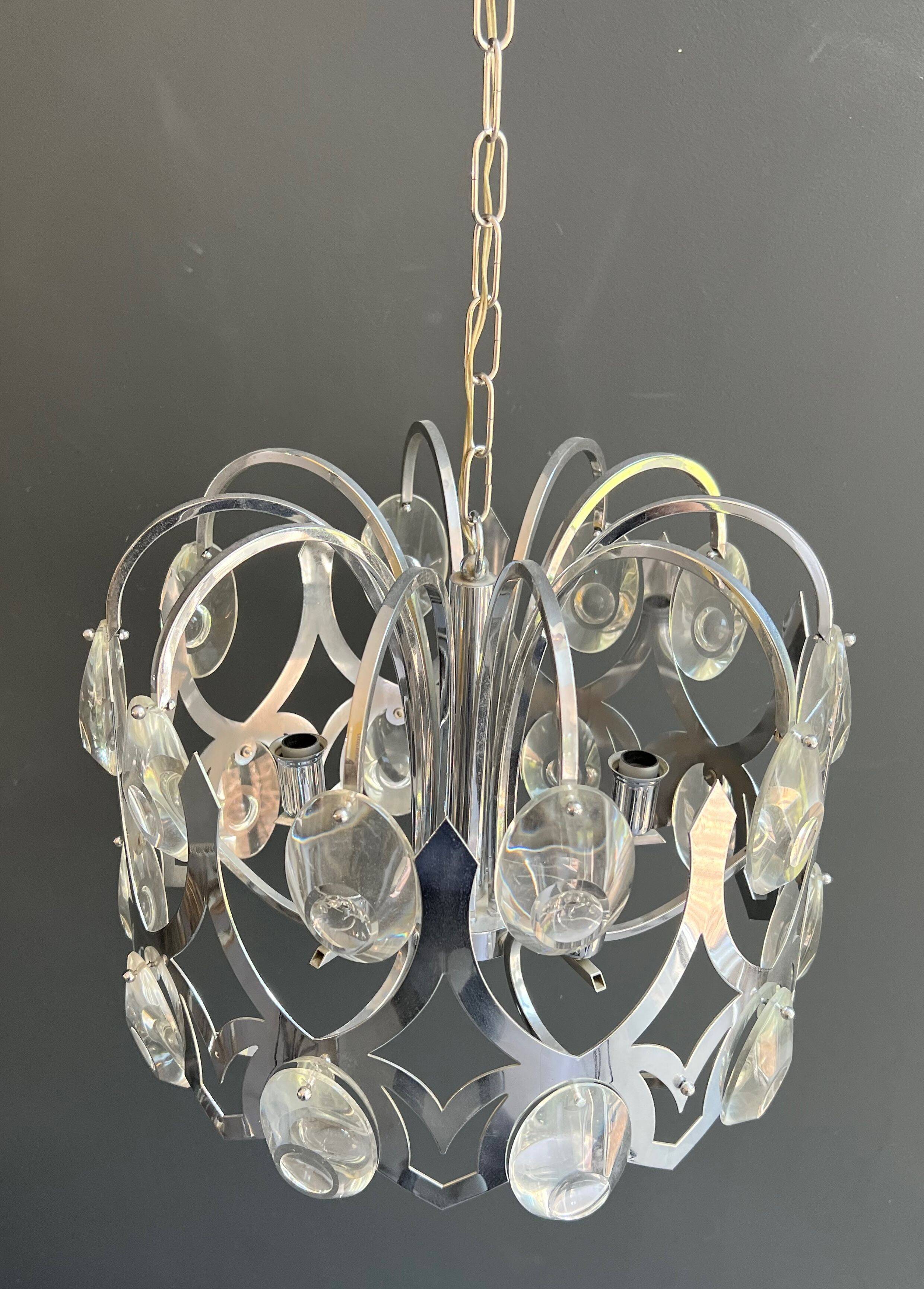 Lustre design en chrome et cristaux de Angelo Gaetano Sciolari. Vers 1970