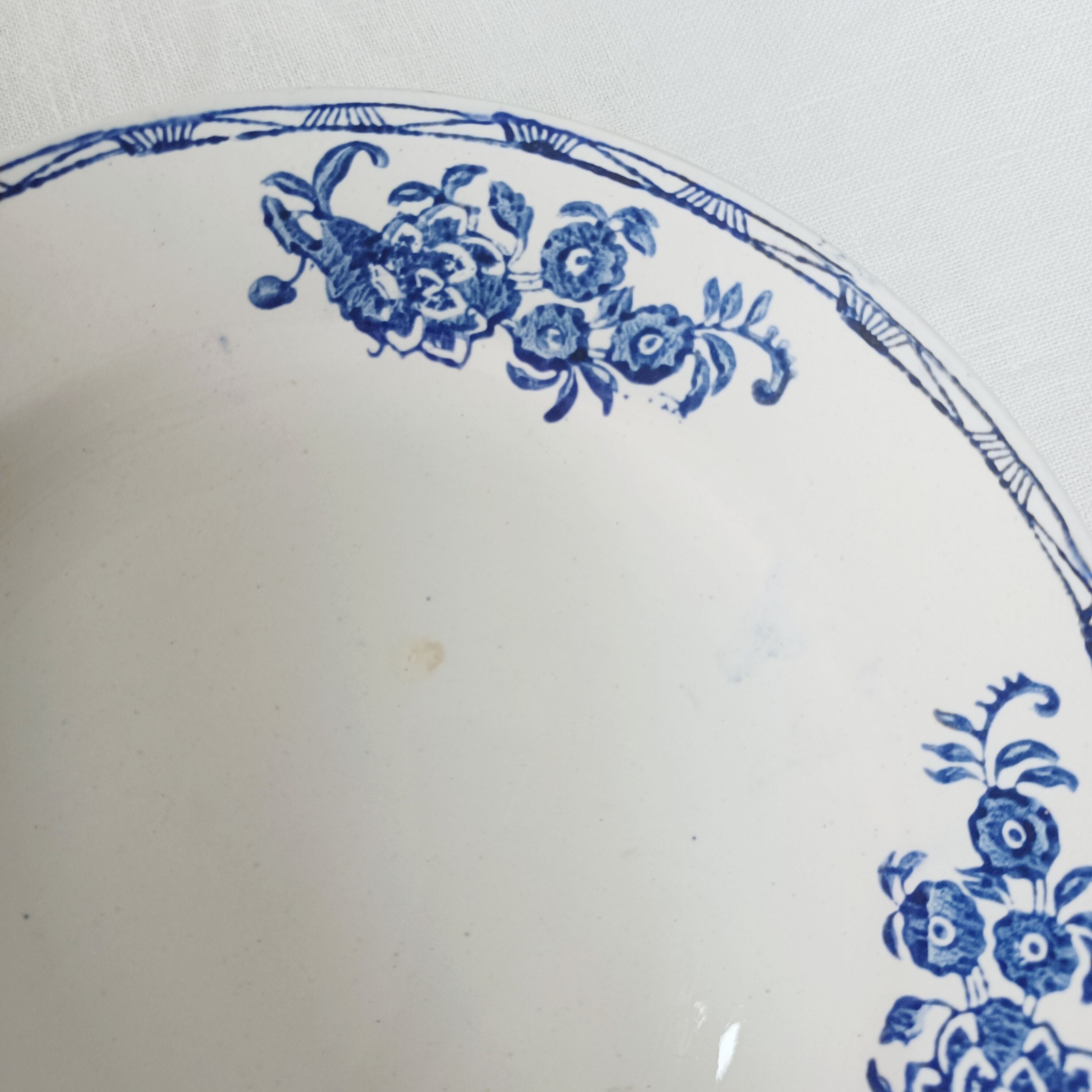 Set of 10 dessert plates, Saint-Amand, iron land, blue flowers