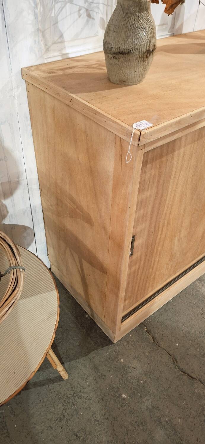 Meuble de métier à portes coulissantes