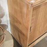 Meuble de métier à portes coulissantes