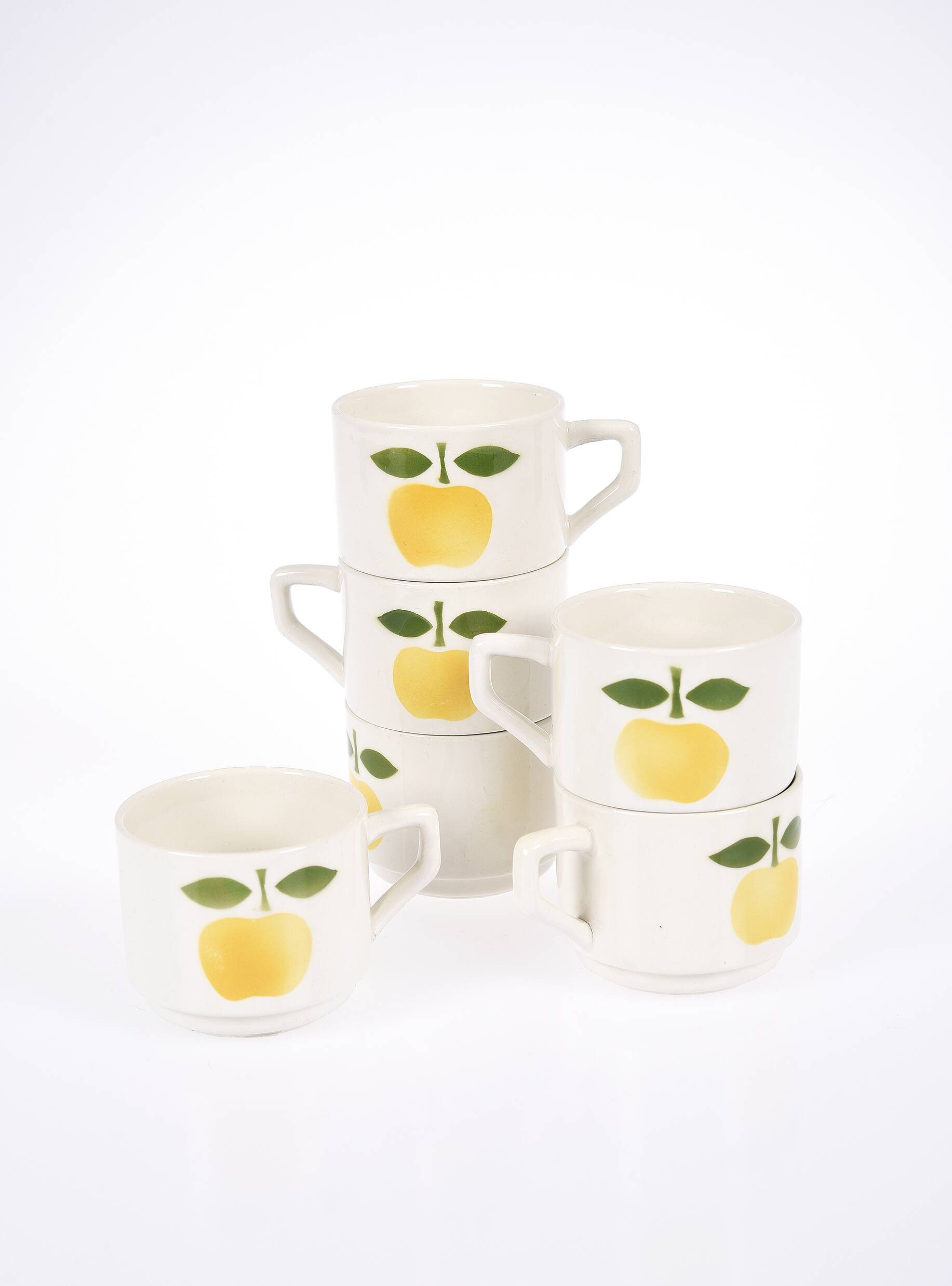 6 small coffee cups, apple decoration