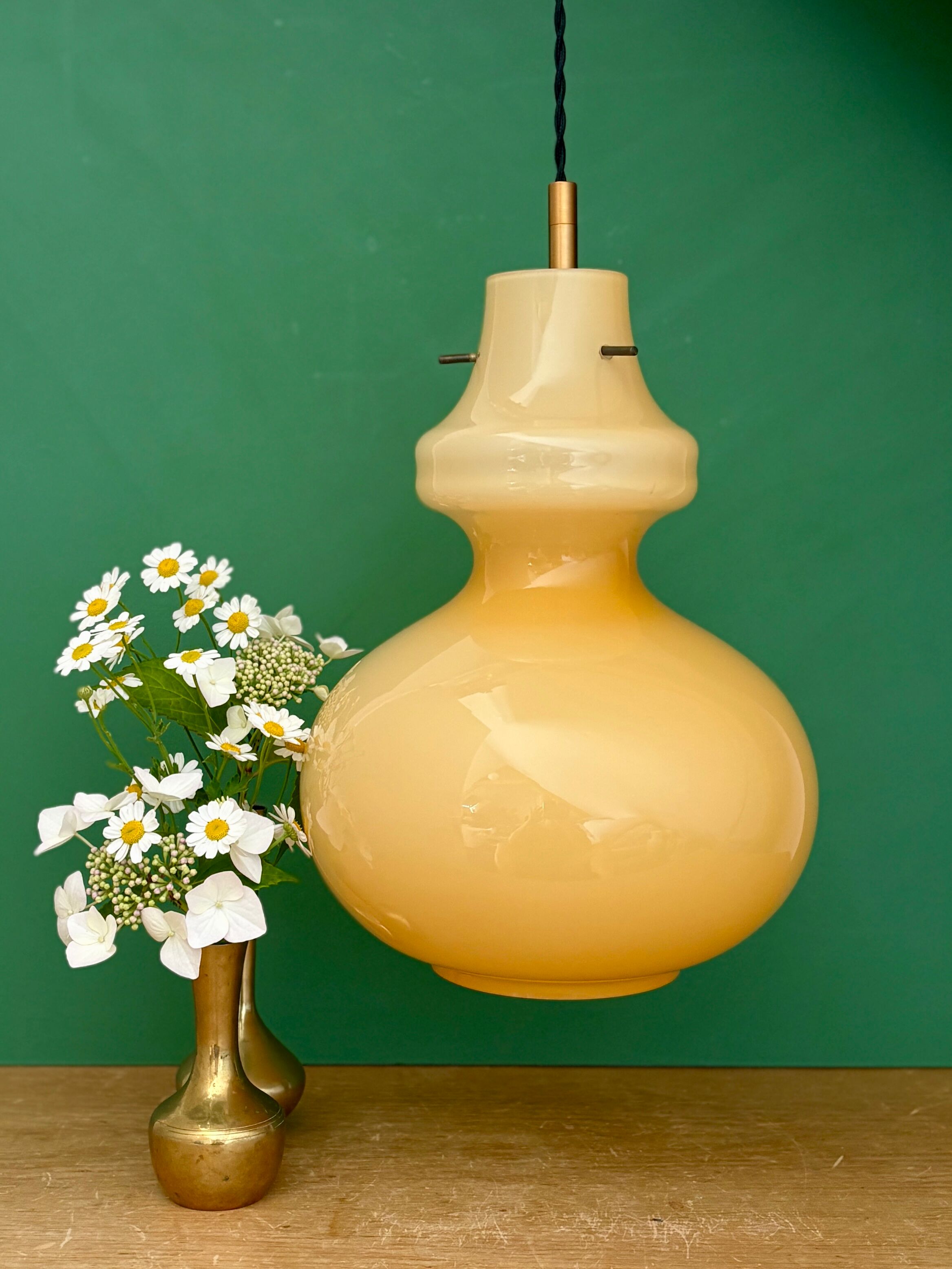 Suspension globe vintage en opaline jaune