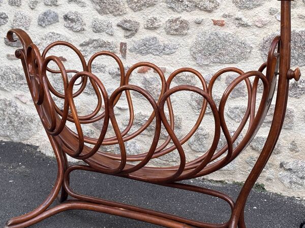 Berceau ancien Thonet 1900 – bois courbé – charme authentique