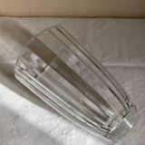 Vase strié en verre moulé