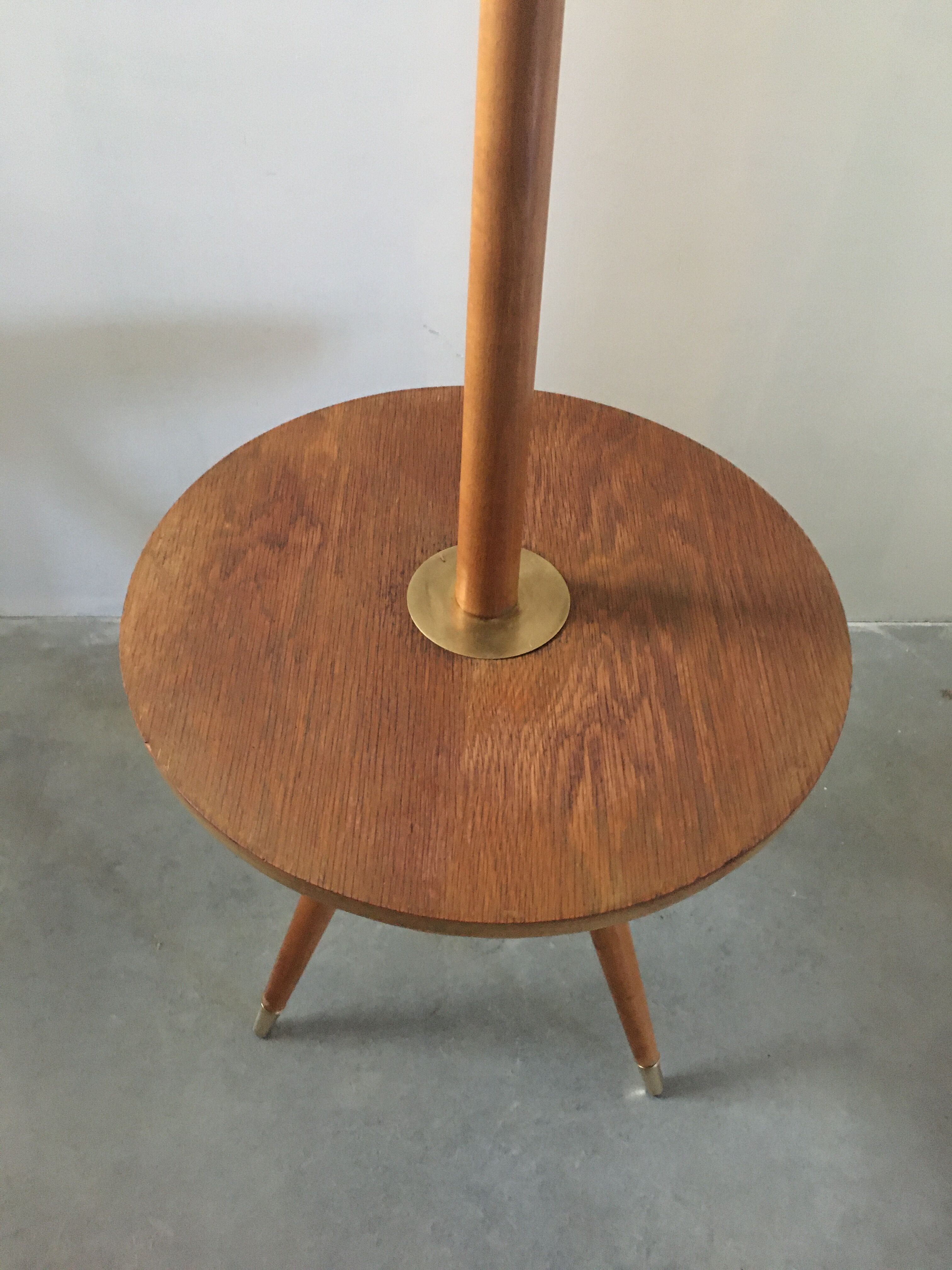 Tripod tablet lamppost