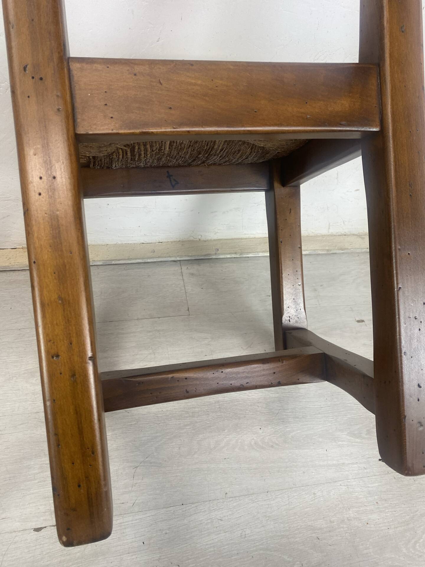 Chaises brutaliste 