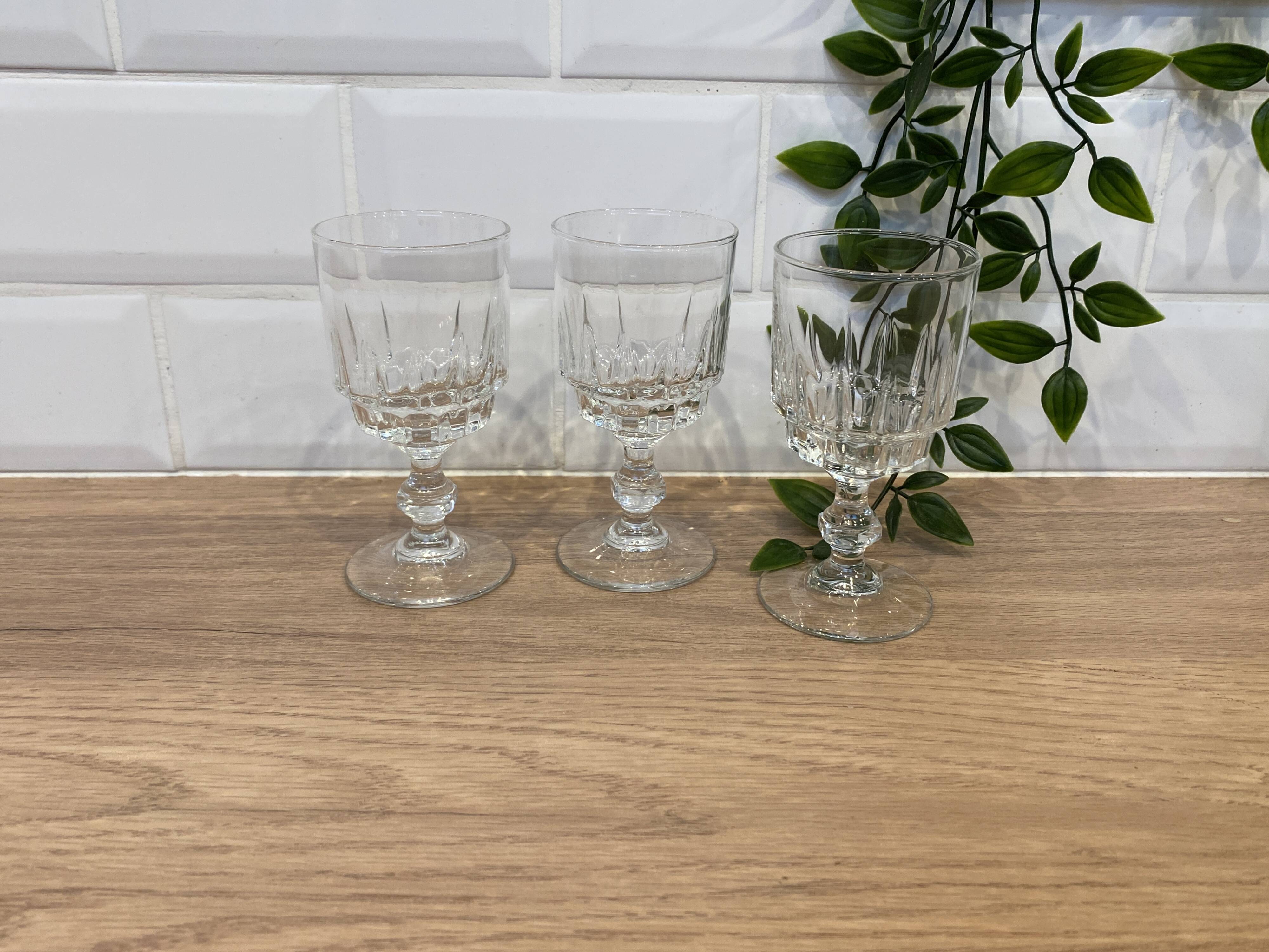 Set of 3 Luminarc Lance white wine glasses