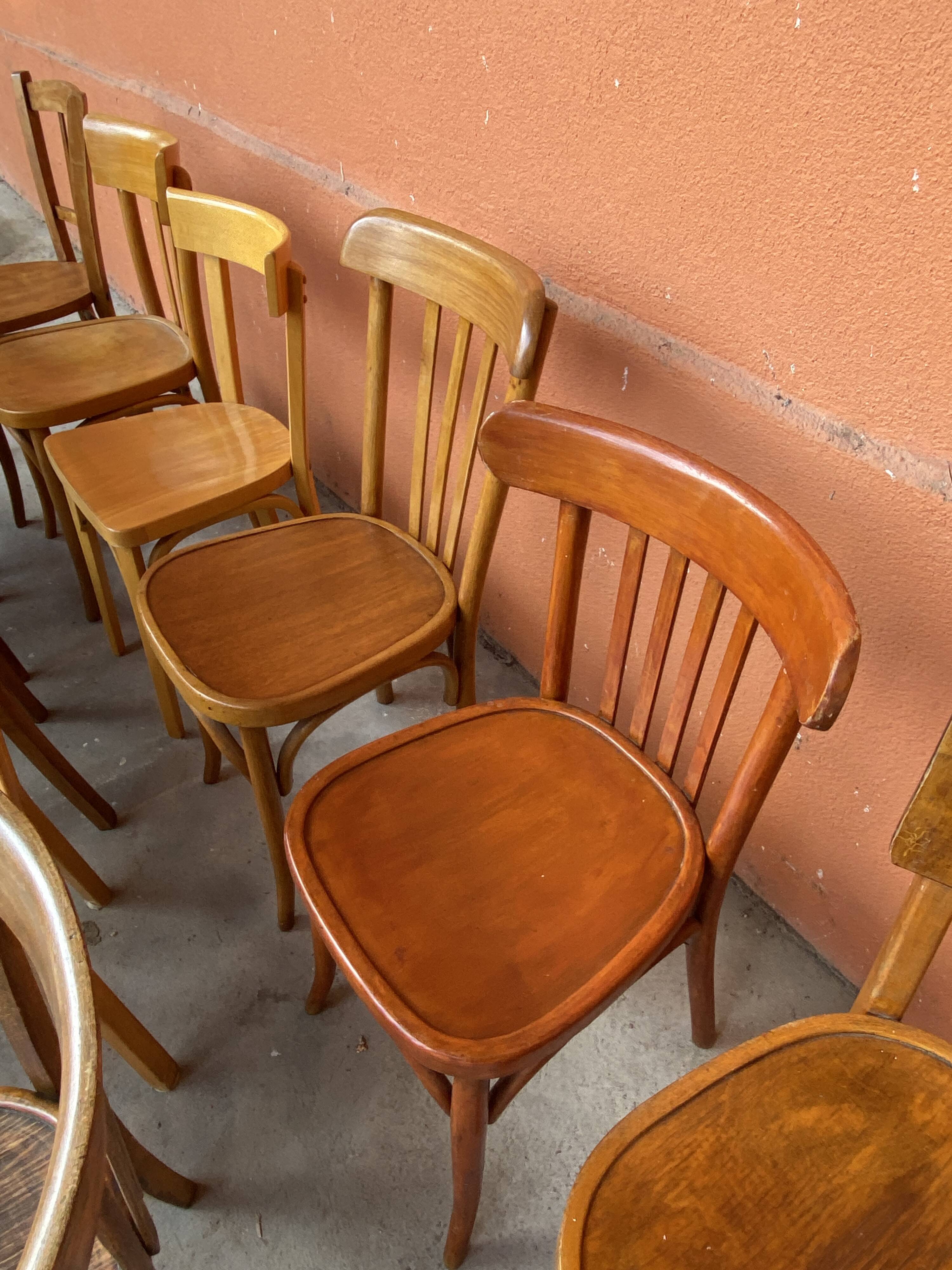 Lot of 20 mismatched Thonet Fischel restaurant bistro chairs in curved wood