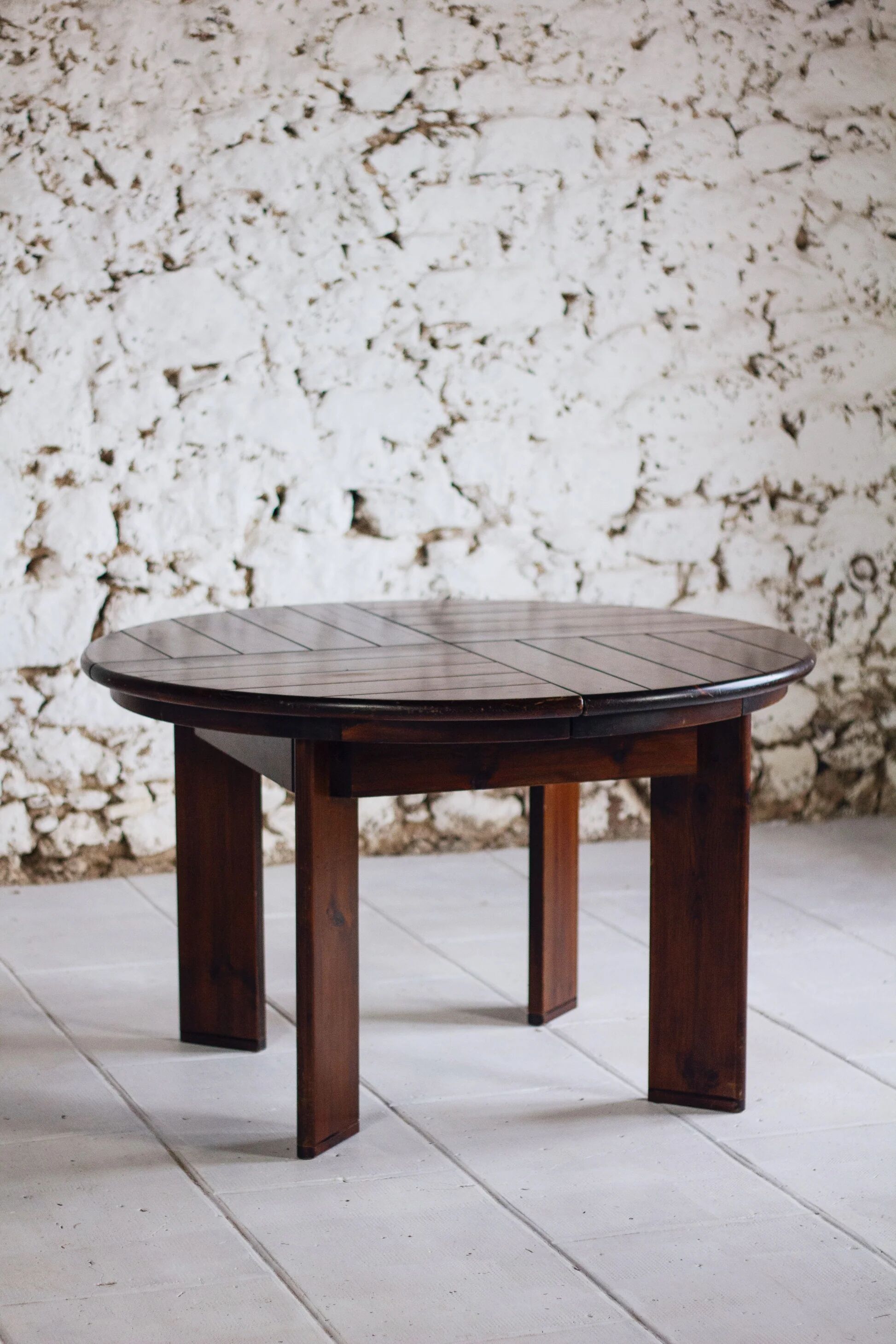 Extendable table and 5 chairs by Silvio Coppola, 1970.