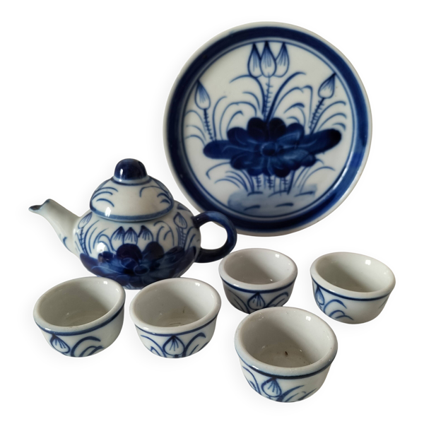 Petit service à saké bleu et blanc – théière, 5 coupes et plateau