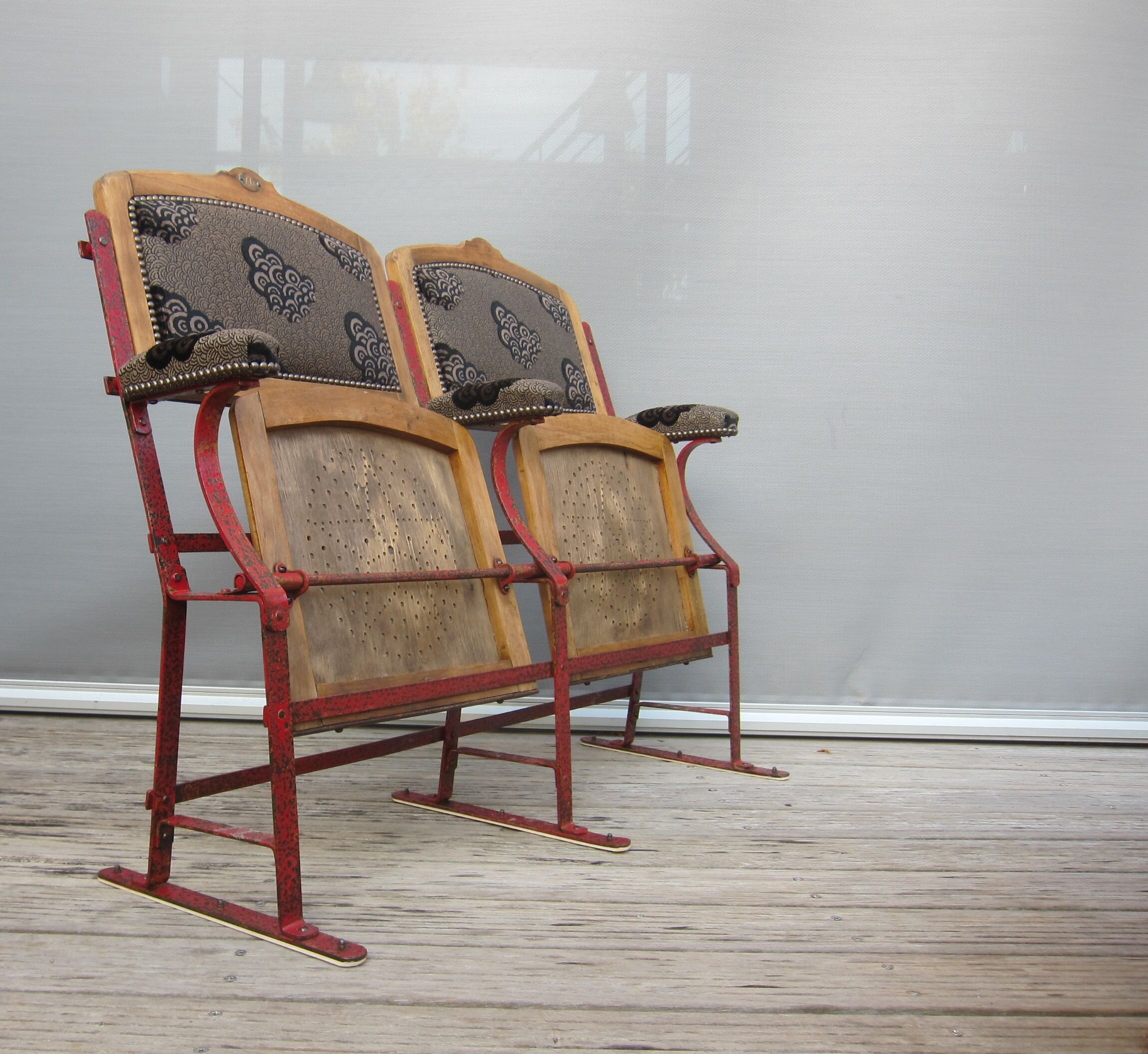Fauteuils théâtre cinéma 1900 appairés tapissier