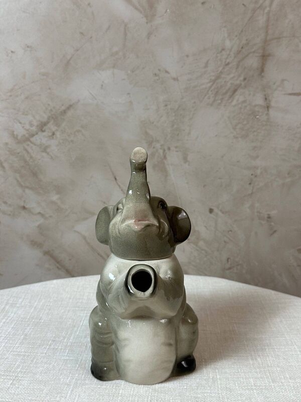 Théière éléphant en porcelaine