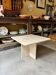 Table basse, bout de canapé carré en travertin 60 x 60 cm