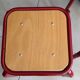 Lot de 2 tabourets d’école vintage rouges