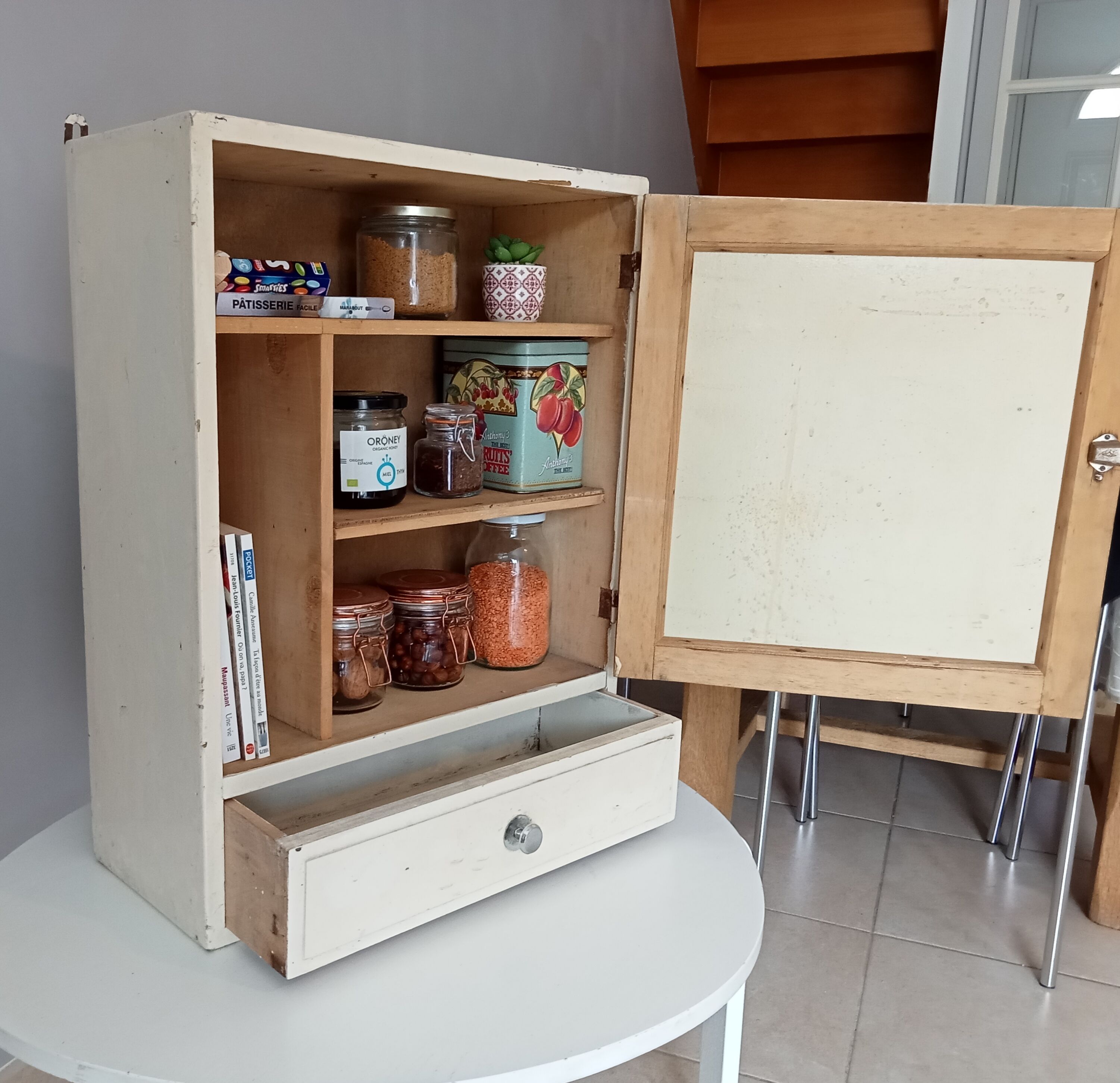 Vintage medicine cabinet 50s