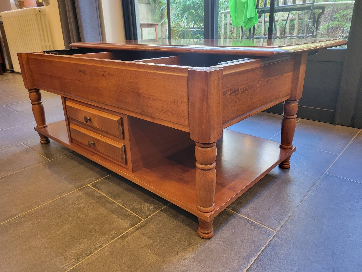 Cocktail coffee table in cherry wood